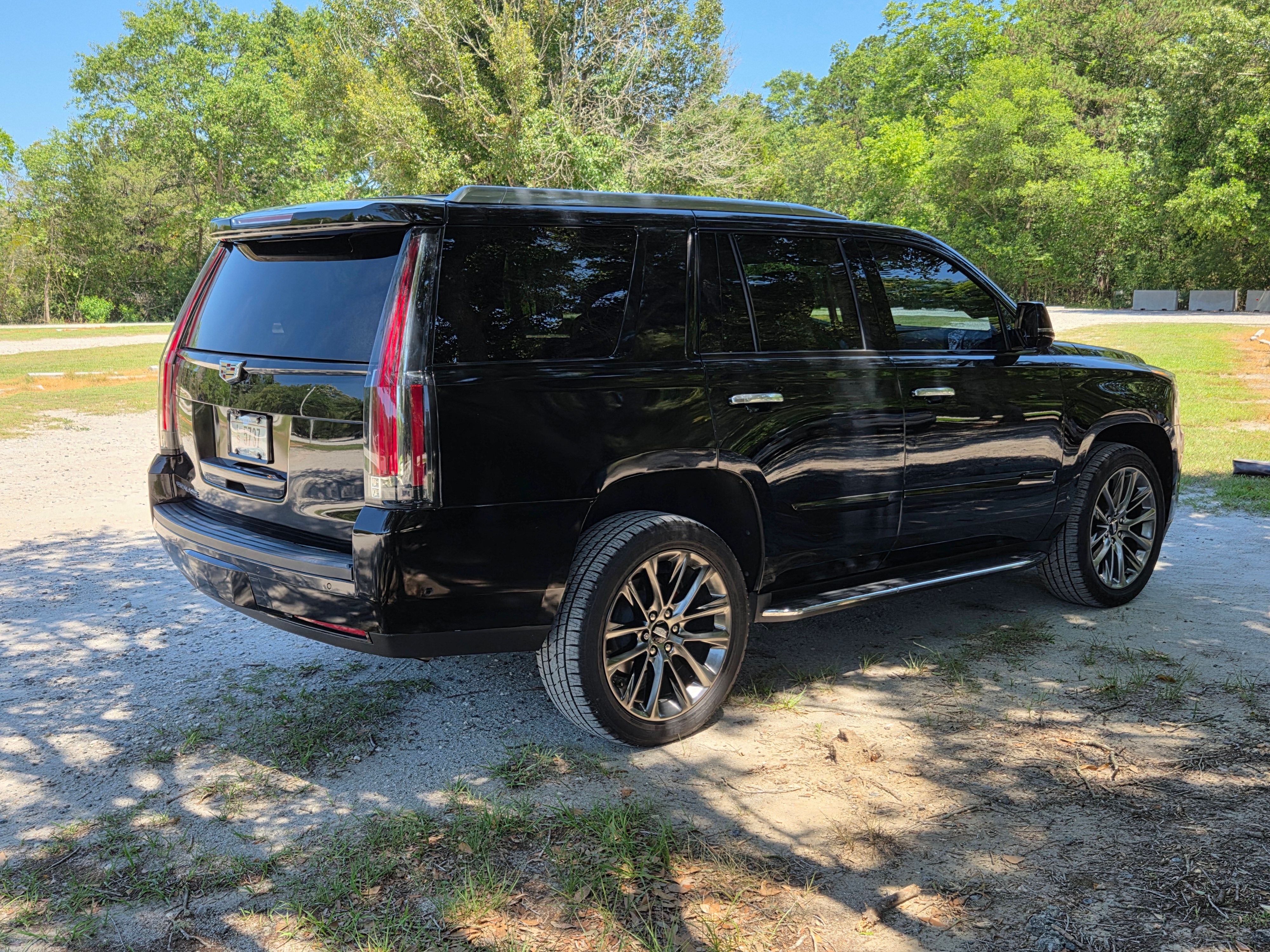 Used 2020 Cadillac Escalade Luxury w/ Escalade Sport Edition RWD image 16
