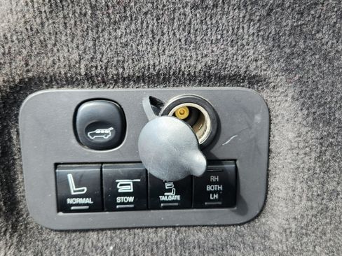 Used 2011 Lincoln MKT AWD w/ 101A Rapid Spec Order Code image 20