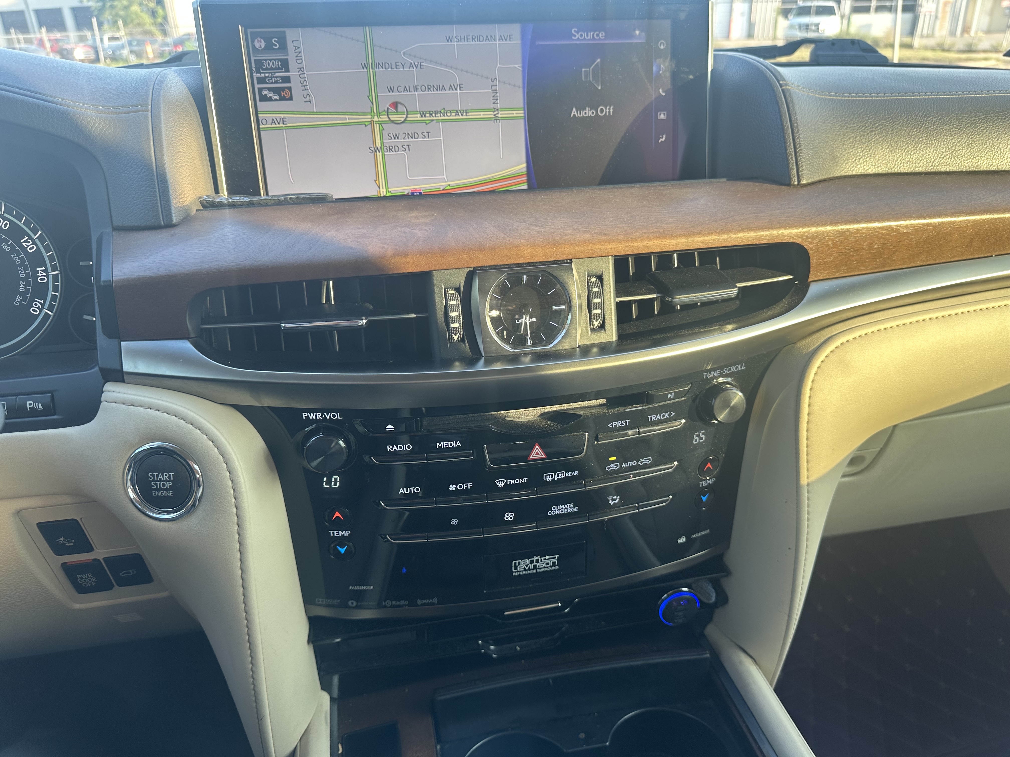 Used 2016 Lexus LX 570 4WD w/ Luxury Package image 10