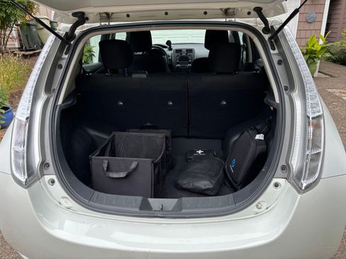 Used 2015 Nissan Leaf S w/ Charge Package FWD image 2