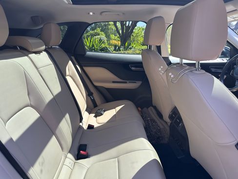 Used 2017 Jaguar F-PACE Premium image 6