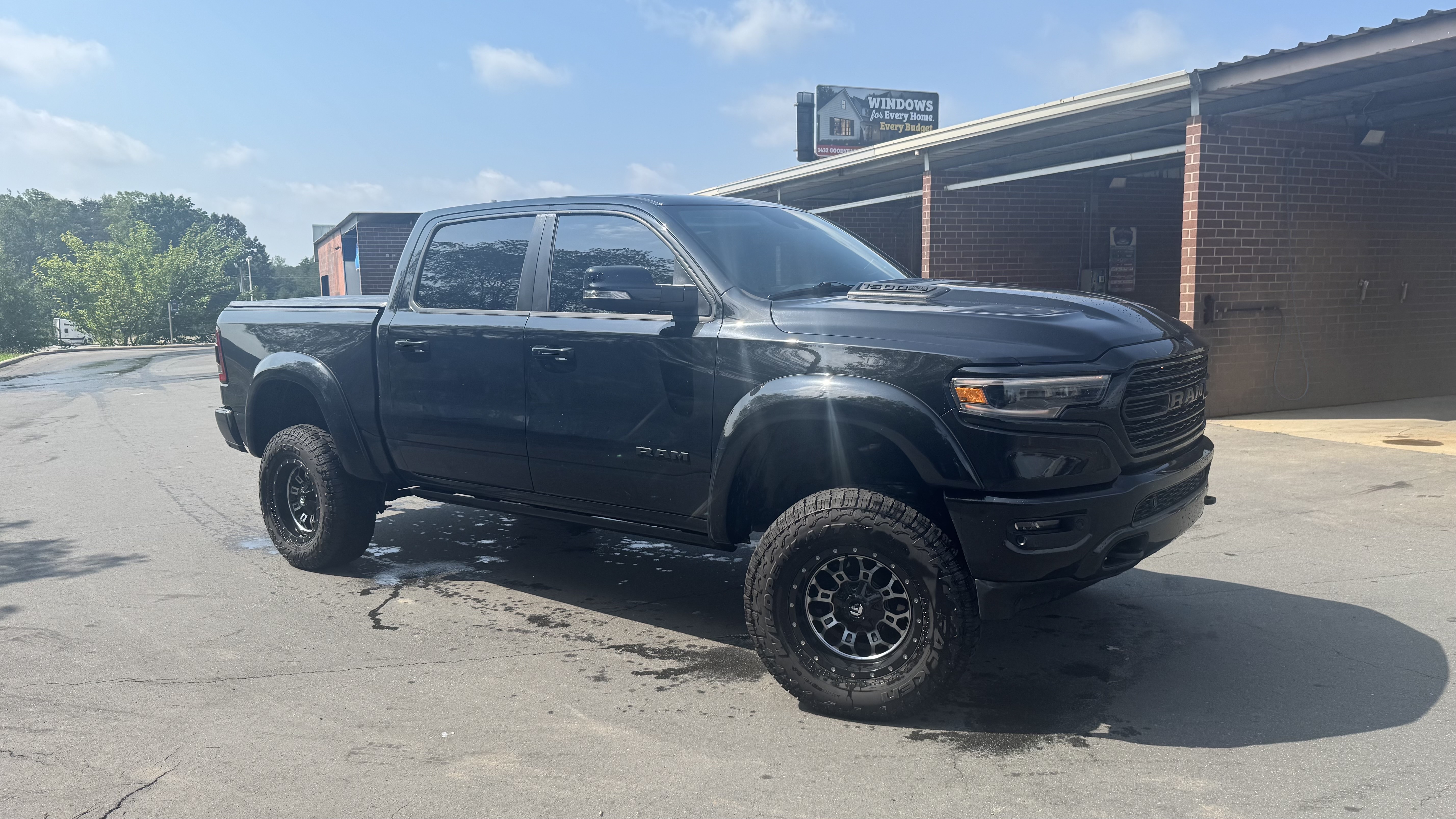 Used 2020 RAM 1500 Limited w/ Black Appearance Package AWD/4WD image 6