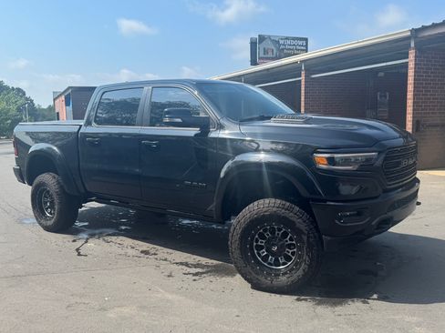Used 2020 RAM 1500 Limited w/ Black Appearance Package AWD/4WD image 5