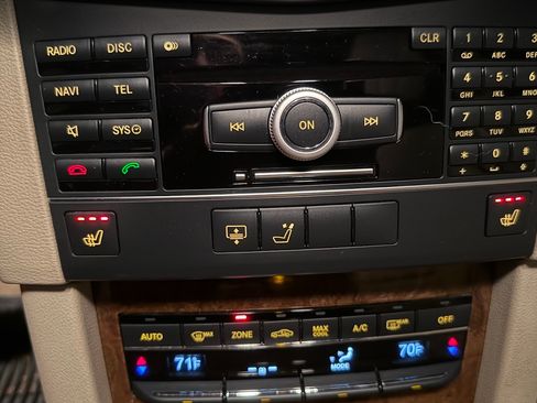 Used 2011 Mercedes-Benz E 350 E 350 4MATIC Sedan 4D image 10