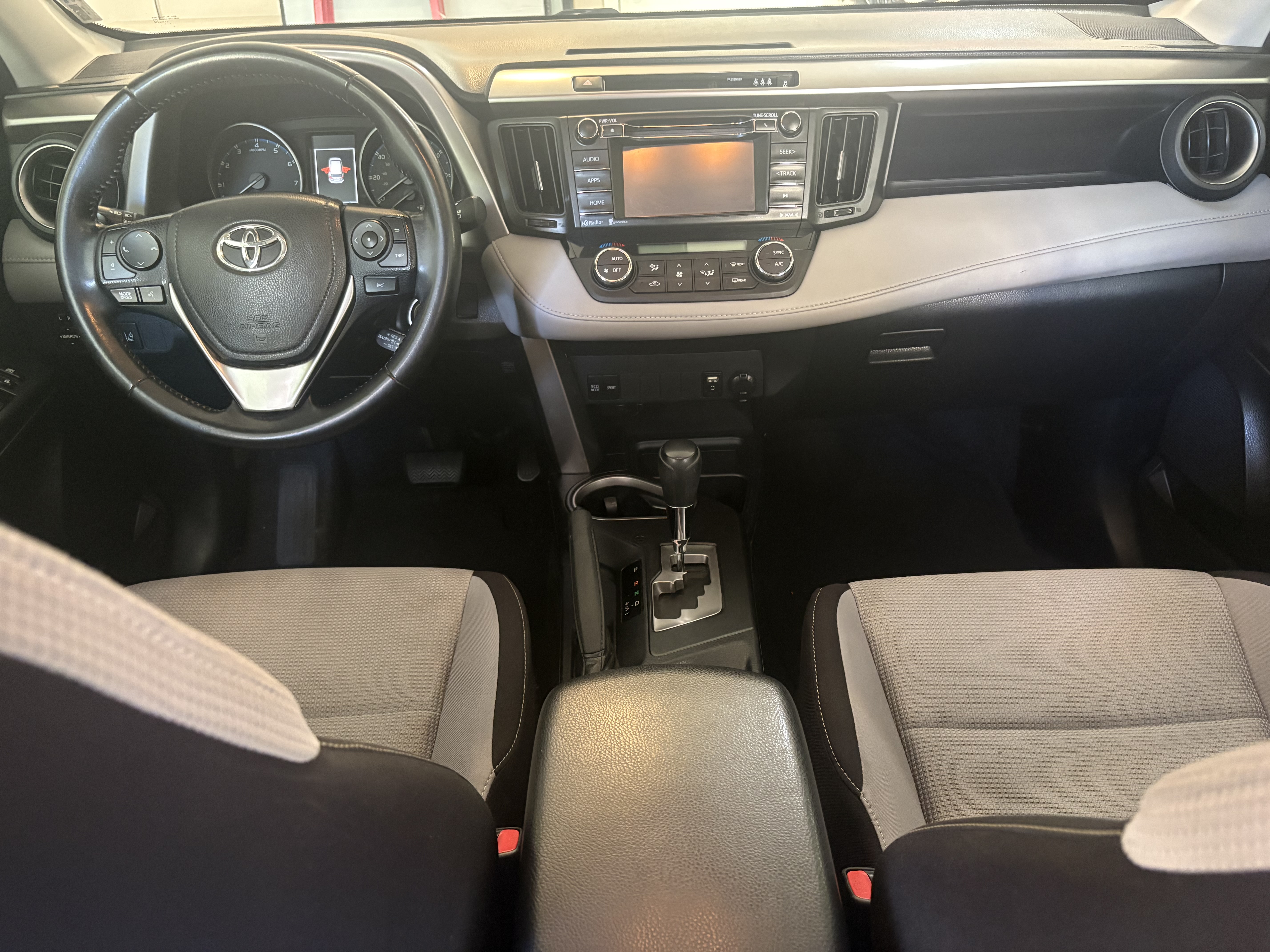 Used 2017 Toyota RAV4 XLE w/ Carpet Mat Package FWD image 10