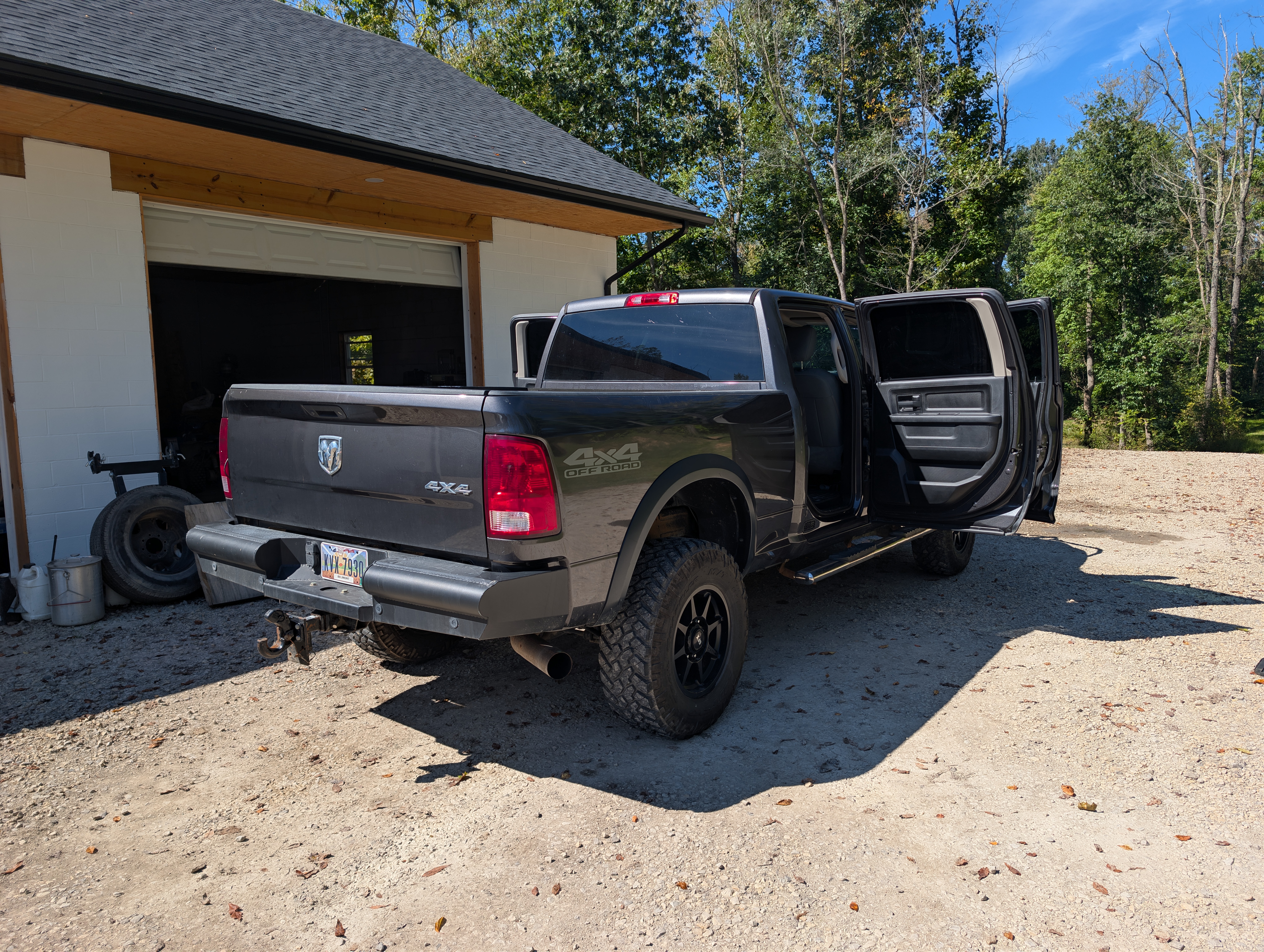 Used 2018 RAM 2500 Tradesman w/ Chrome Appearance Group AWD/4WD image 6