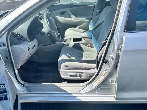 Used 2011 Toyota Camry Hybrid w/ Upgrade Pkg FWD image 17