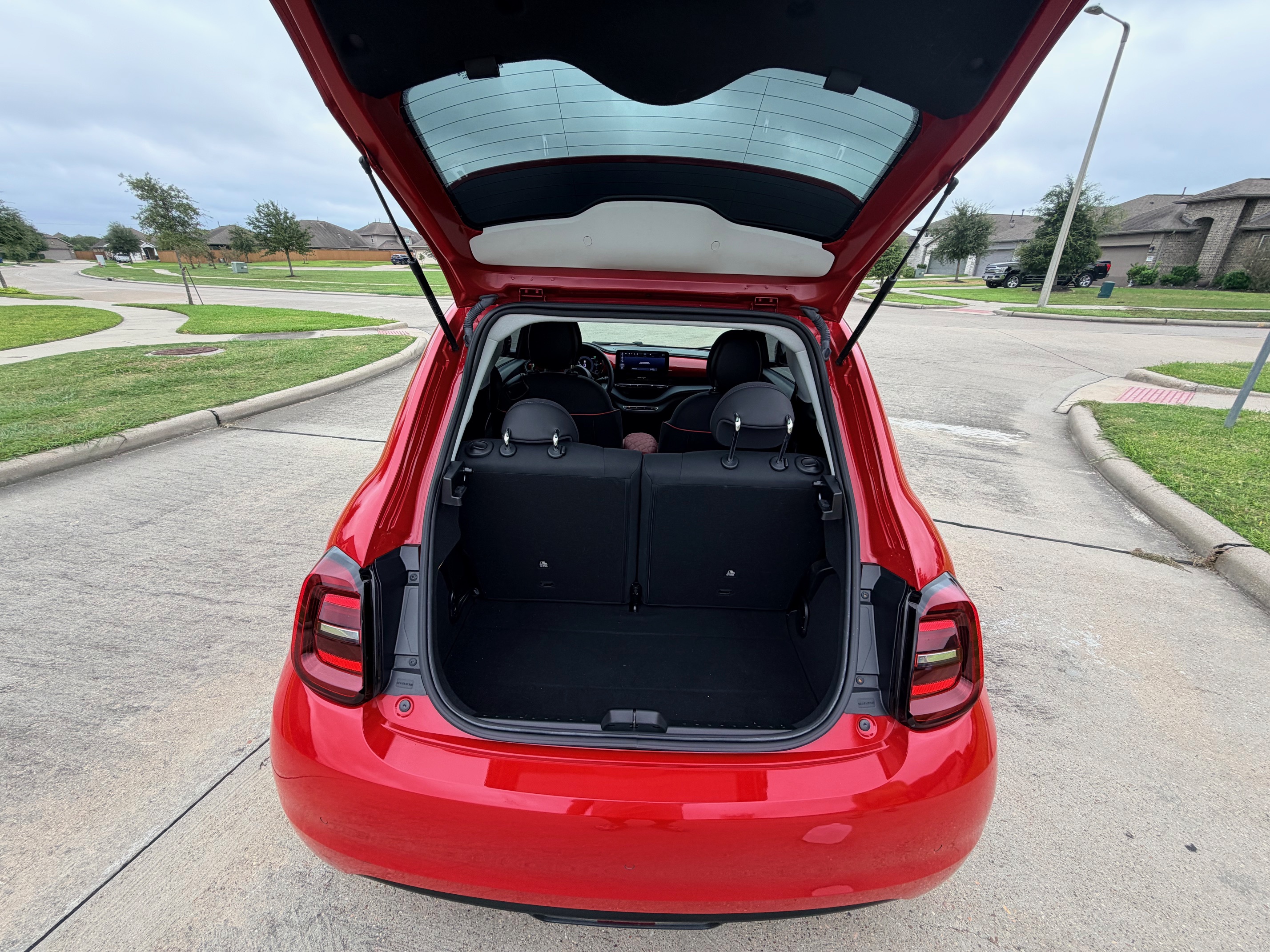 Used 2024 FIAT 500 e (RED) FWD image 9