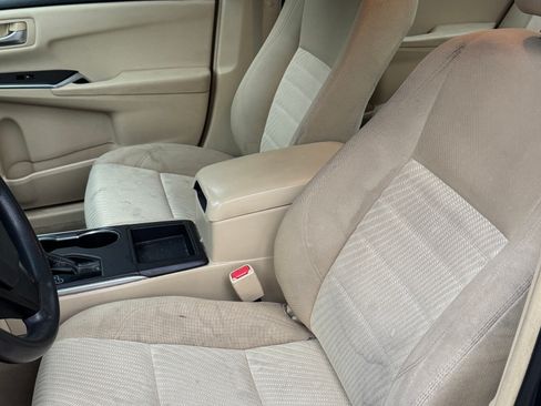 Used 2016 Toyota Camry LE image 6