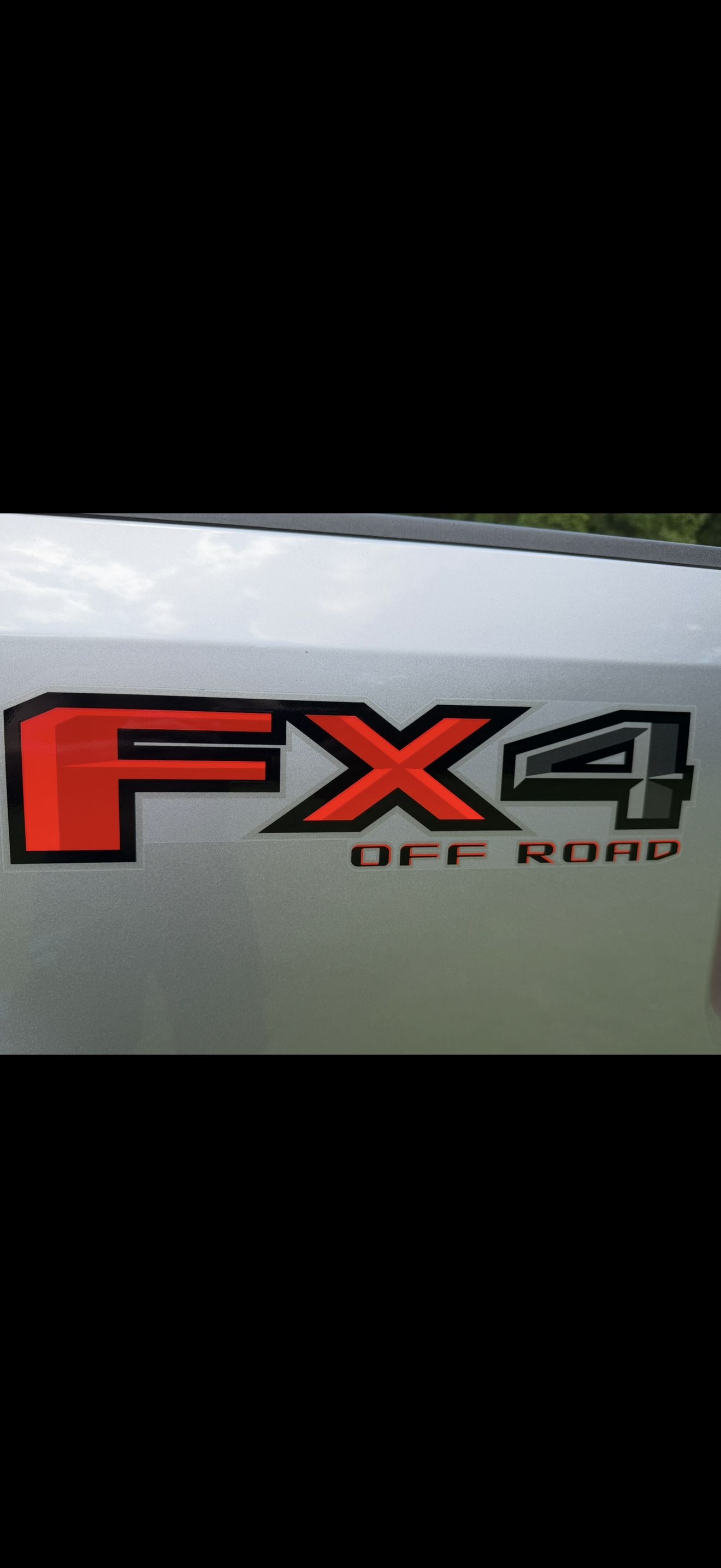Used 2022 Ford F250 Platinum w/ FX4 Off-Road Package AWD/4WD image 25