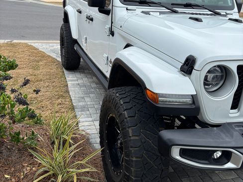 Used 2021 Jeep Gladiator Overland w/ Popular Equipment Package image 2