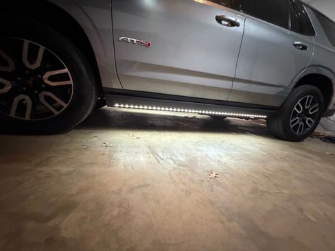 Used 2023 GMC Yukon AT4 w/ AT4 Premium Package image 12