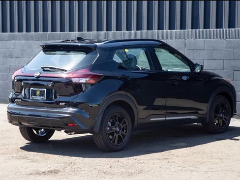 Used 2022 Nissan Kicks SR w/ Premium Package image 9