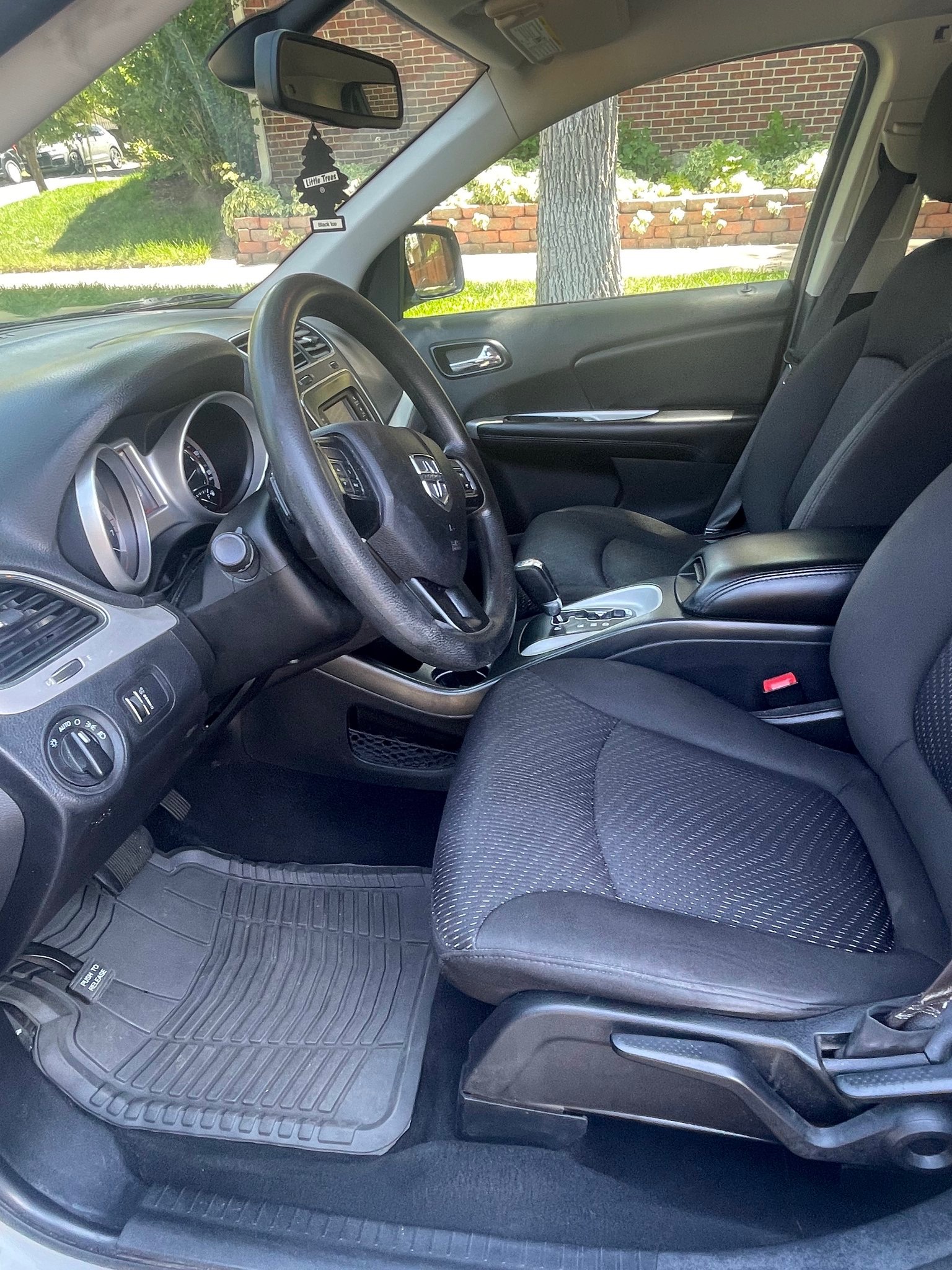 Used 2019 Dodge Journey SE FWD image 12