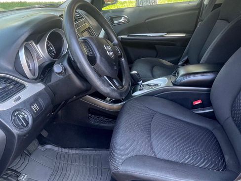 Used 2019 Dodge Journey SE FWD image 12
