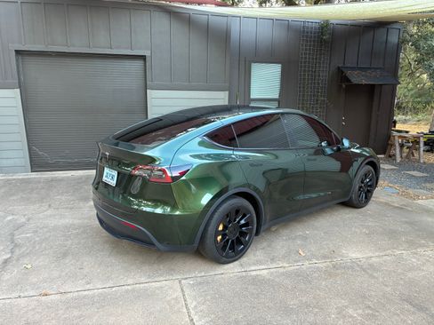 Used 2022 Tesla Model Y Long Range AWD/4WD image 4