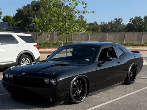 Used 2009 Dodge Challenger SRT8 w/ SRT Option Group II RWD image 8