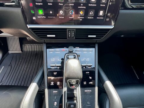 Used 2022 Porsche Cayenne image 13