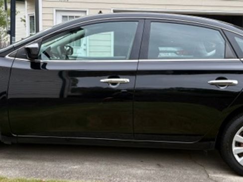 Used 2014 Nissan Sentra S FWD image 2
