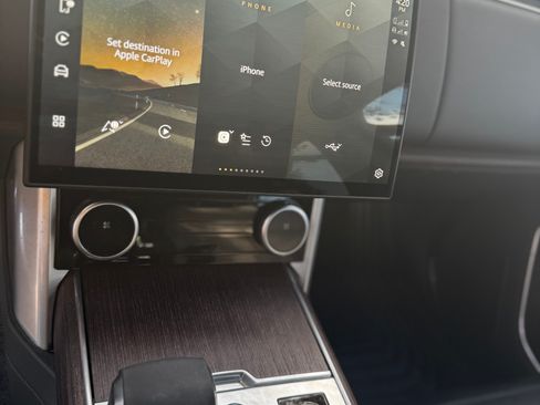 Used 2023 Land Rover Range Rover SE image 8