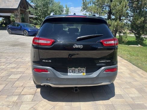 Used 2016 Jeep Cherokee Limited image 2