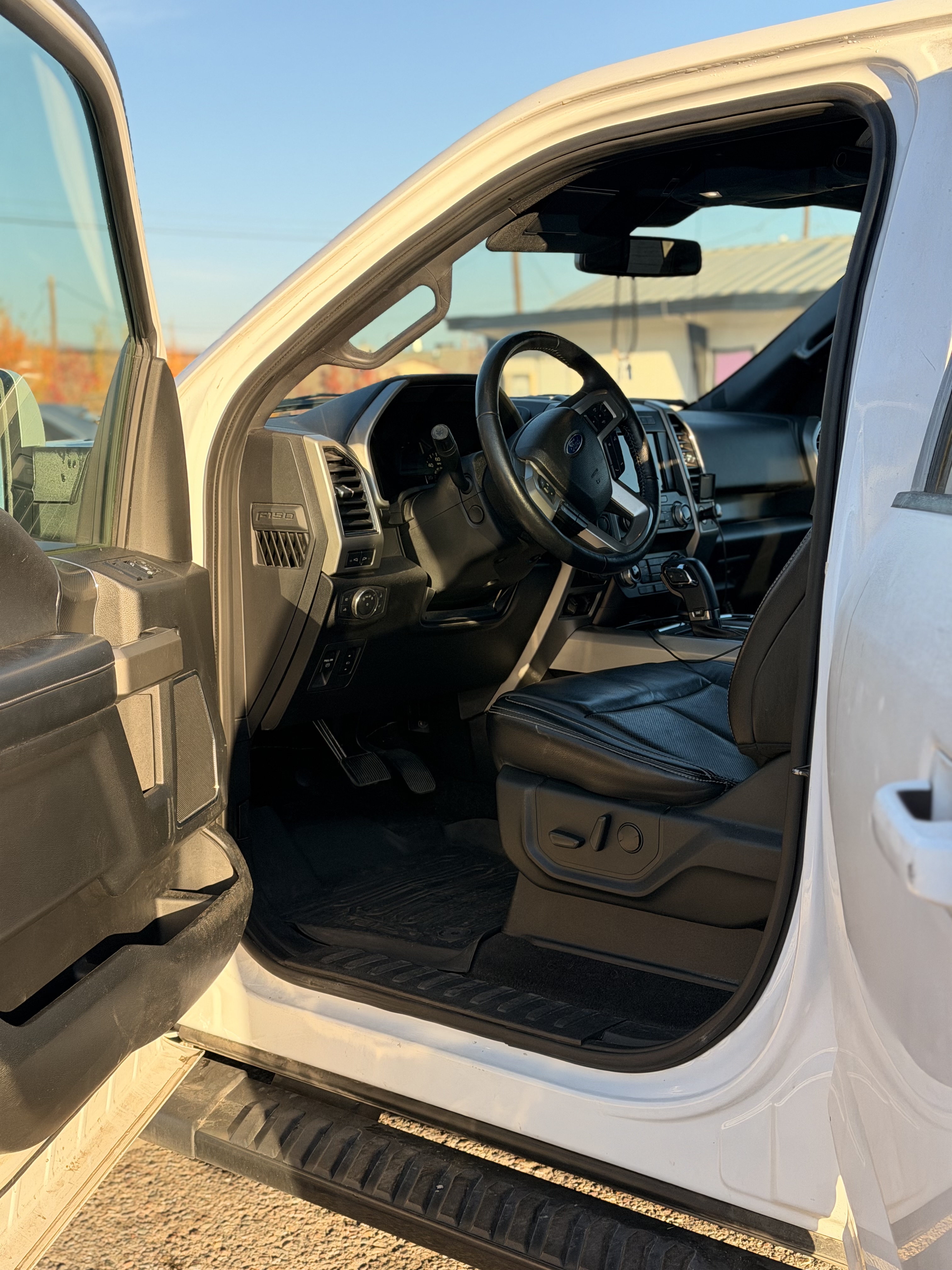 Used 2020 Ford F150 Lariat w/ Equipment Group 502A Luxury AWD/4WD image 5