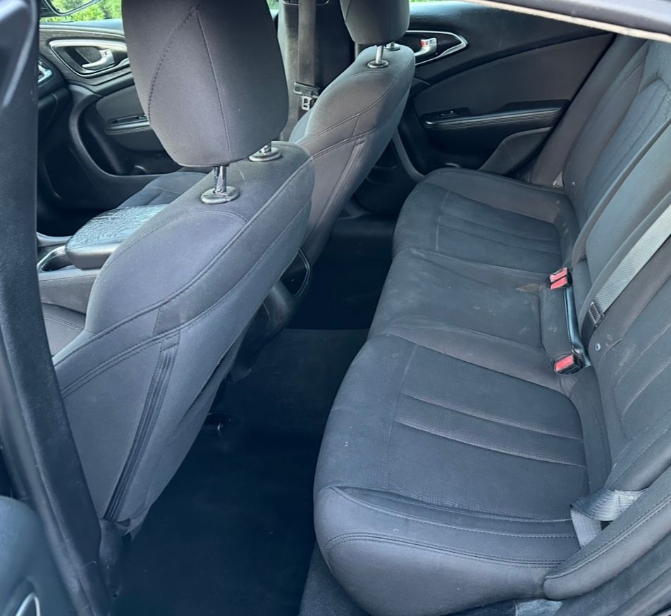 Used 2015 Chrysler 200 S FWD image 8