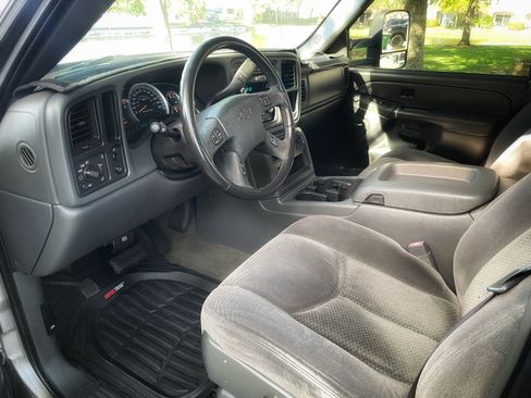 Used 2006 Chevrolet Silverado 2500 LT w/ Onstar Plus Package RWD image 24