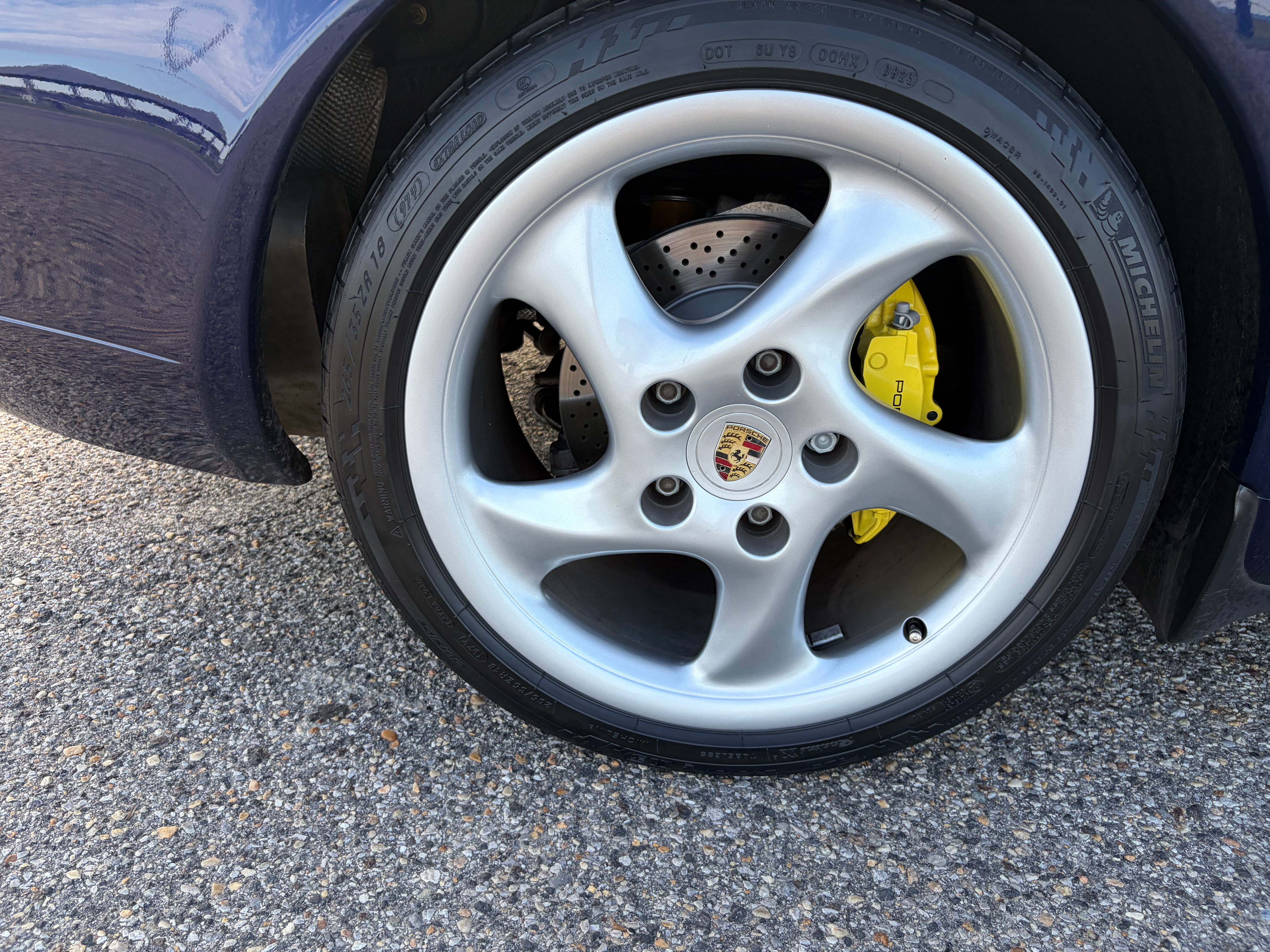 Used 2001 Porsche 911 Carrera RWD image 10