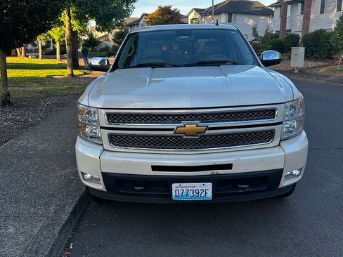 Used 2013 Chevrolet Silverado 1500 LTZ w/ LTZ White Diamond Edition AWD/4WD image 2