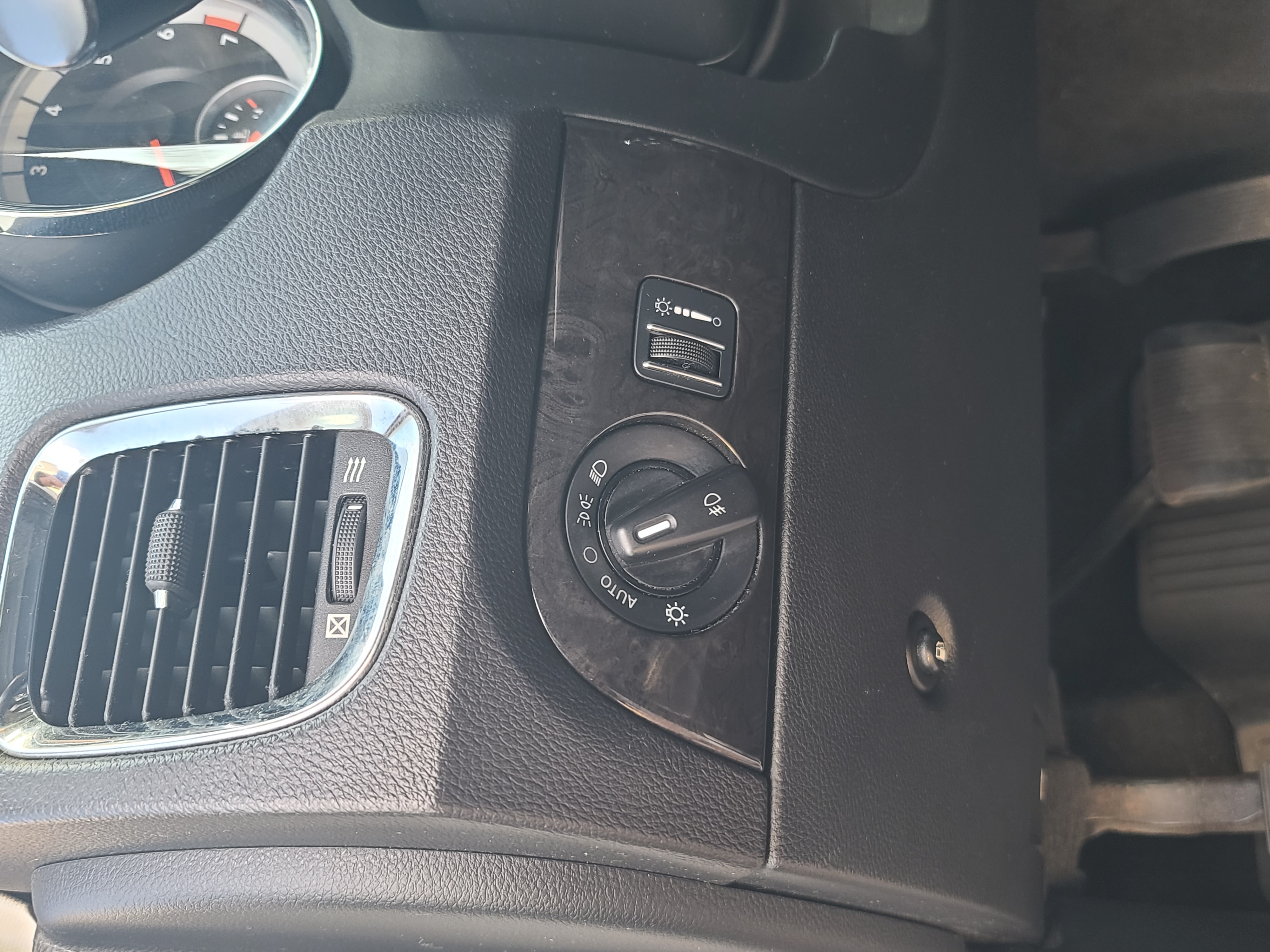 Used 2011 Dodge Durango Citadel RWD image 13