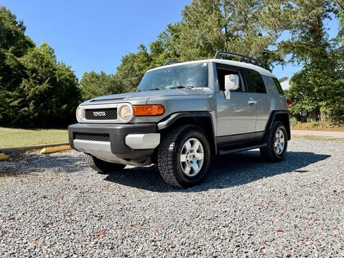 Used 2010 Toyota FJ Cruiser 4WD image 11