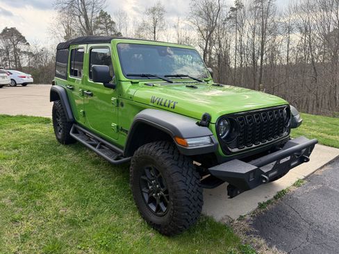 Used 2025 Jeep Wrangler Unlimited Sport image 2