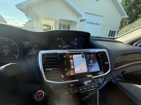 Used 2017 Honda Accord Touring image 12