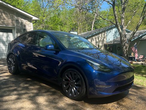 Used 2024 Tesla Model Y Performance image 11
