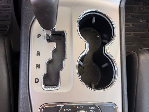 Used 2012 Jeep Grand Cherokee Limited w/ Luxury Group II AWD/4WD image 4