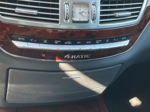 Used 2011 Mercedes-Benz S 550 4MATIC image 8