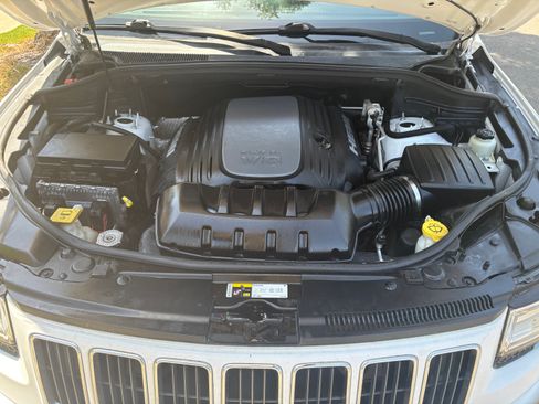 Used 2014 Jeep Grand Cherokee Limited w/ Luxury Group II AWD/4WD image 12