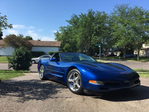 Used 2002 Chevrolet Corvette Coupe w/ Preferred Equipment Group2 RWD image 2