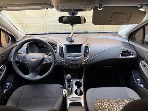 Used 2019 Chevrolet Cruze LT w/ Convenience Package image 2