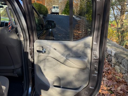 Used 2016 Nissan Frontier SV w/ SV Value Truck Pkg image 18