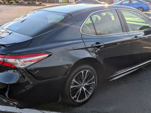 Used 2018 Toyota Camry SE image 5