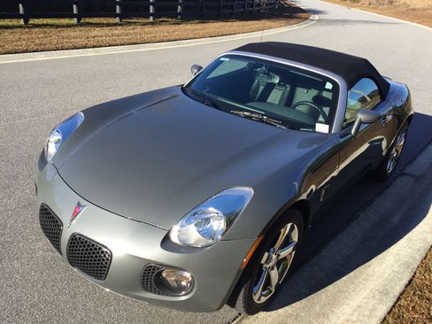 Used 2008 Pontiac Solstice GXP w/ Premium Package RWD image 11