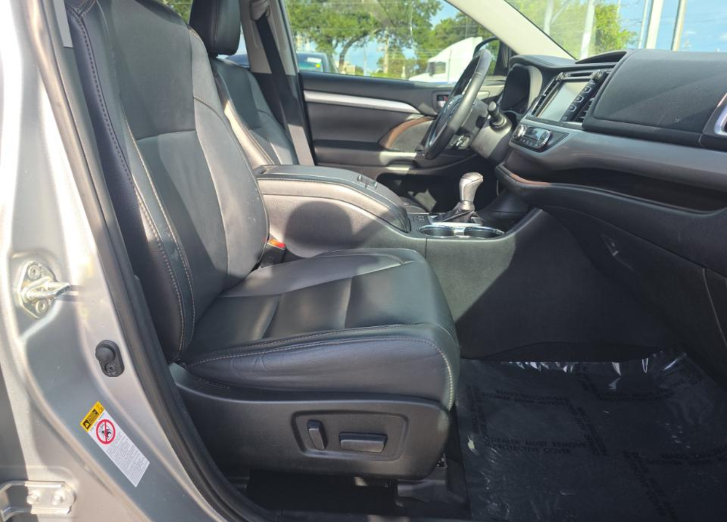 Used 2019 Toyota Highlander XLE FWD image 10