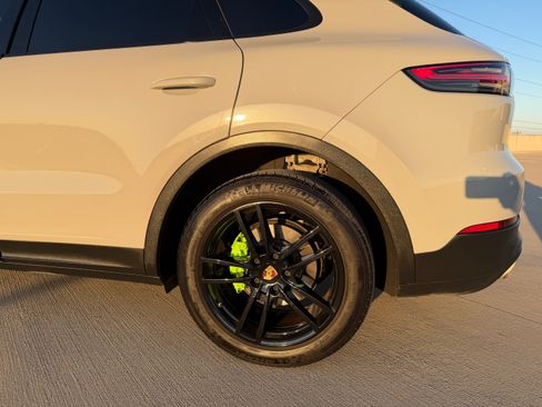 Used 2021 Porsche Cayenne Sport Utility 4D image 13