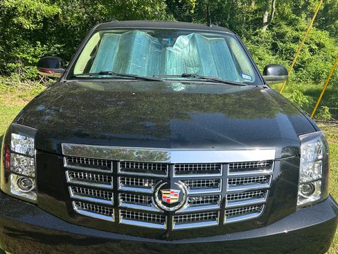 Used 2013 Cadillac Escalade ESV Luxury RWD image 1