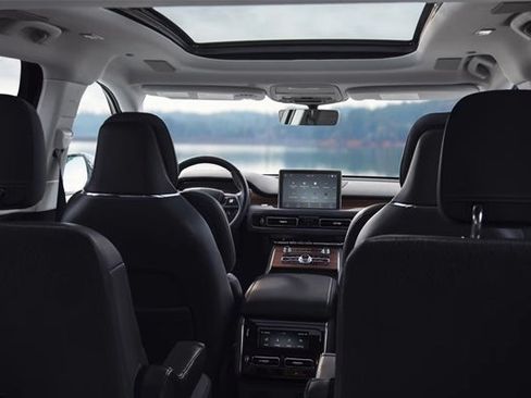 Used 2023 Lincoln Aviator Reserve w/ Elements Package Plus image 4