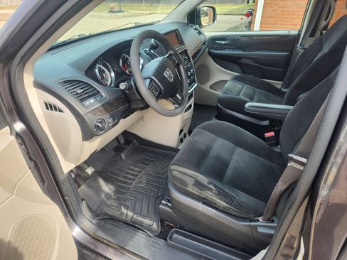 Used 2017 Dodge Grand Caravan SE image 11
