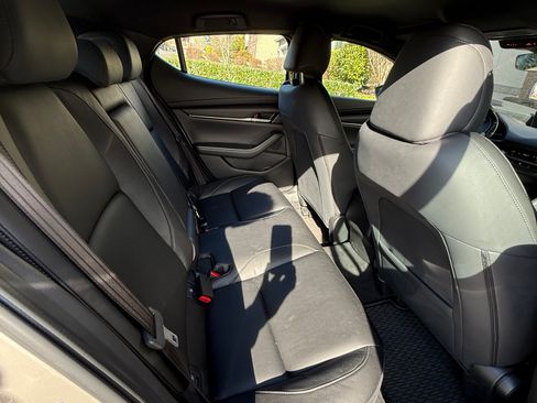 Used 2022 MAZDA MAZDA3 s image 17