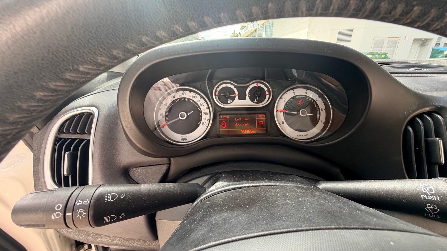 Used 2014 FIAT 500L Lounge FWD image 11